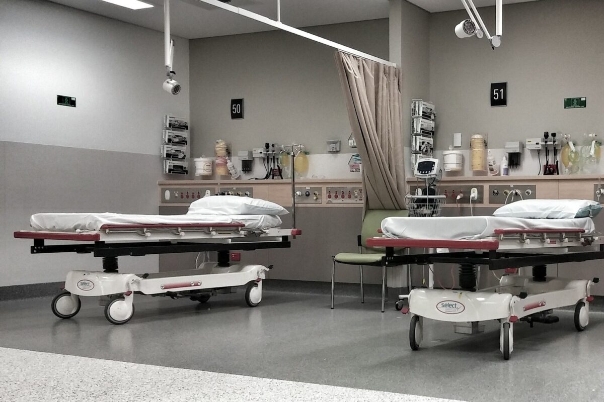Hopital Soins Critiques Reanimation Lits Cour Comptes