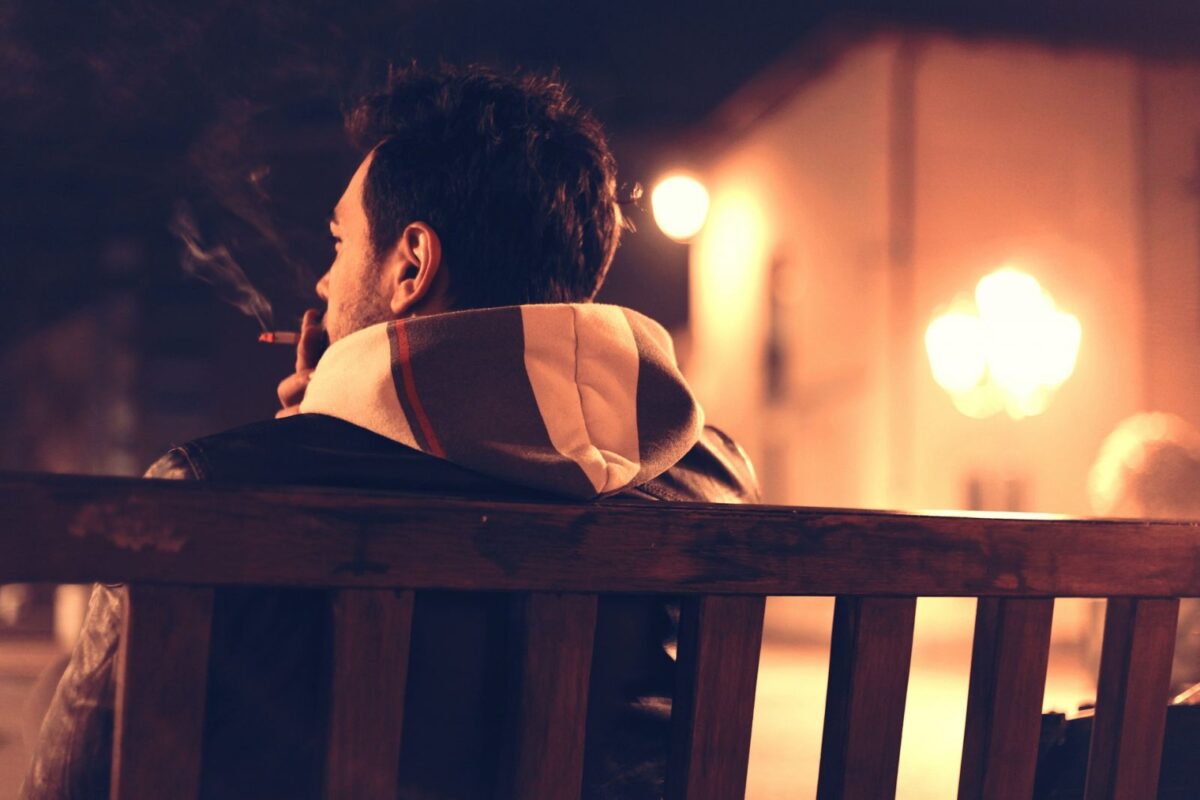 Jeune Fumeur Cigarette Tabagisme